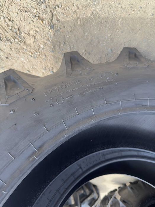 Cauciucuri 13.6-28 Gri noi cu 8 pliuri pentru tractor spate