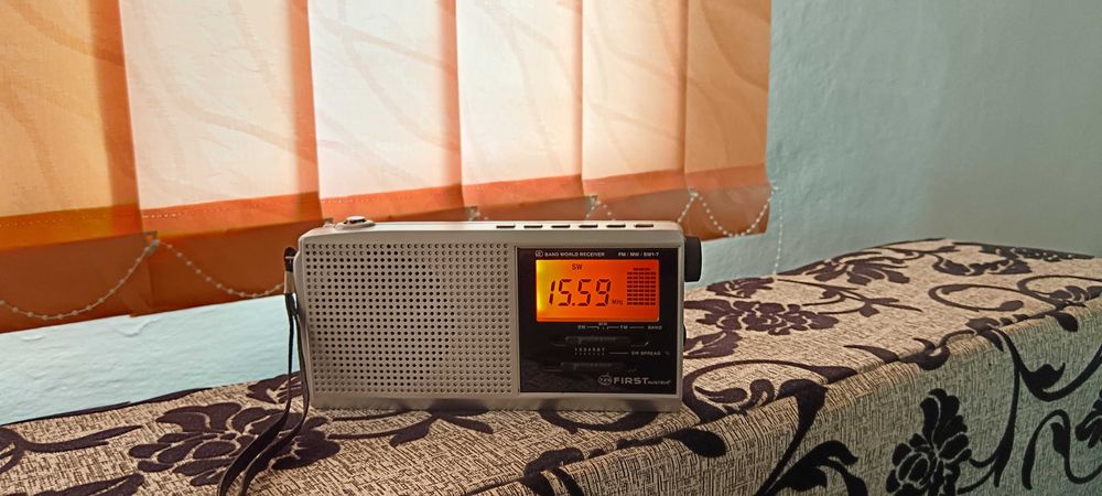 Radio digital FIRST FA2205 9 benzi FM/MW/SW1 - 7 + Ceas cu alarma