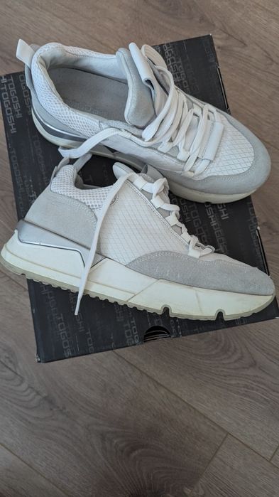 Дамски сникърси TOGOSHI /бели/