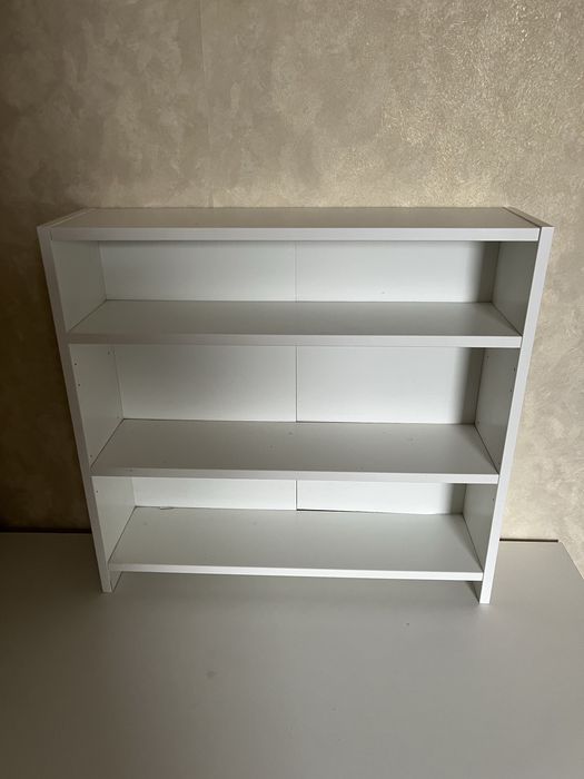 Компьютерный стол и полки