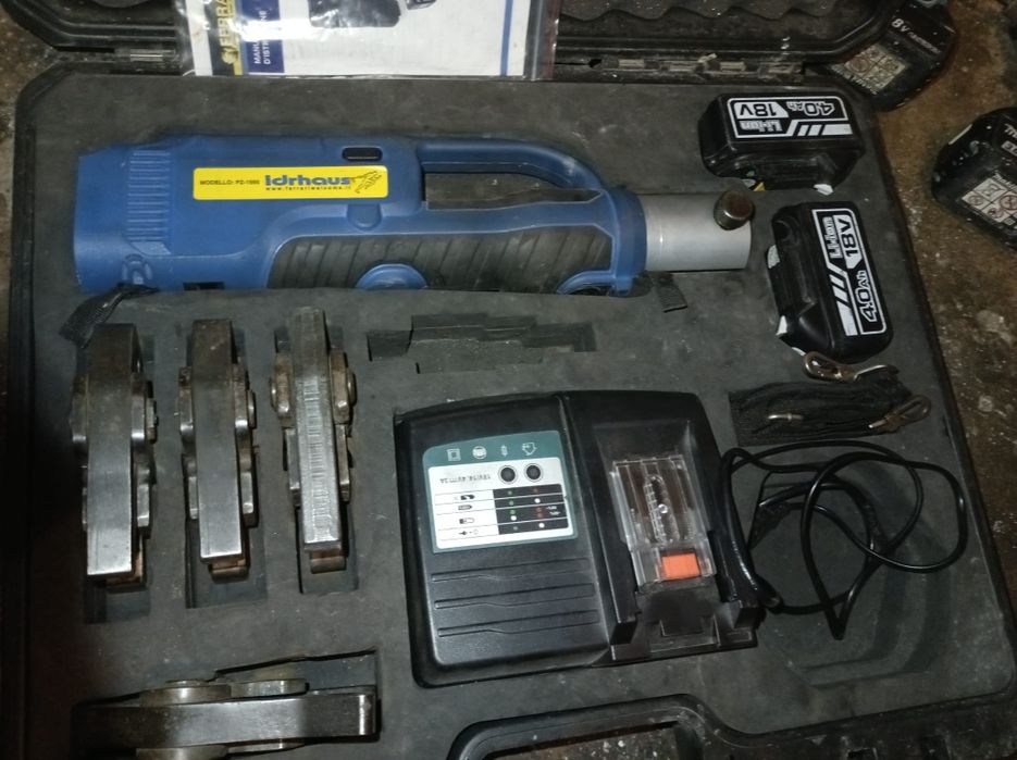 presă hidraulică cu acumulator, model Idrhaus PZ-1550, utilizată pent
