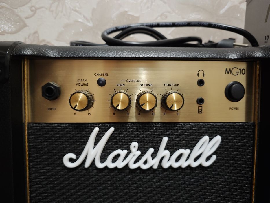 Продам электрогитару комбо усилитель