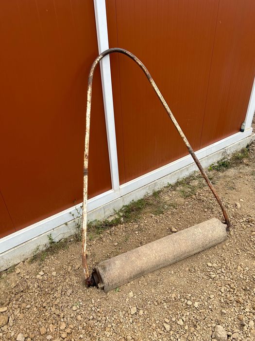 Градински валяк. 1м ширина. 20см диаметър. Плътен. Много тежък.