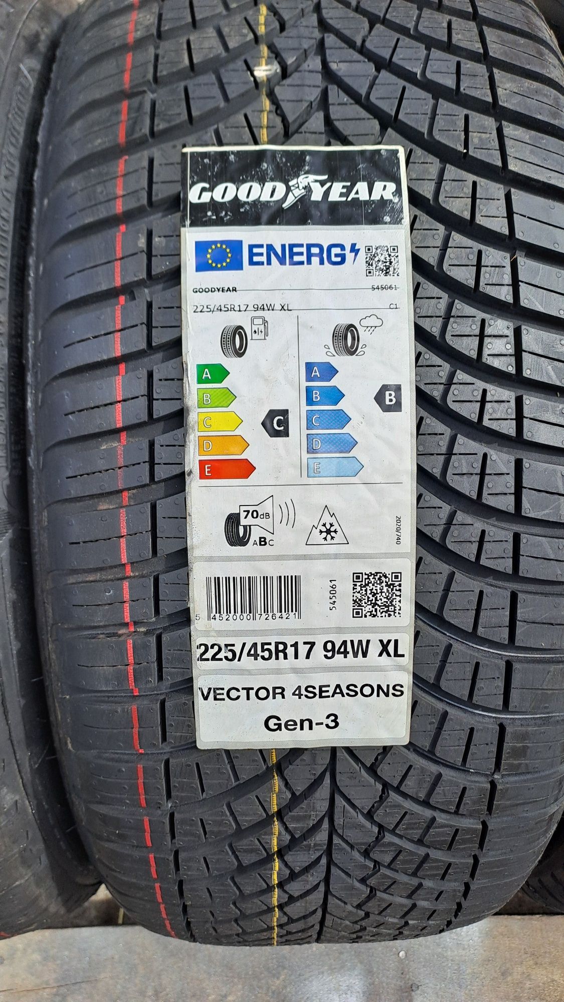 НАМАЛЕНИ Нови Всесезонни 225/45/17 Goodyear Vector 4Seasons