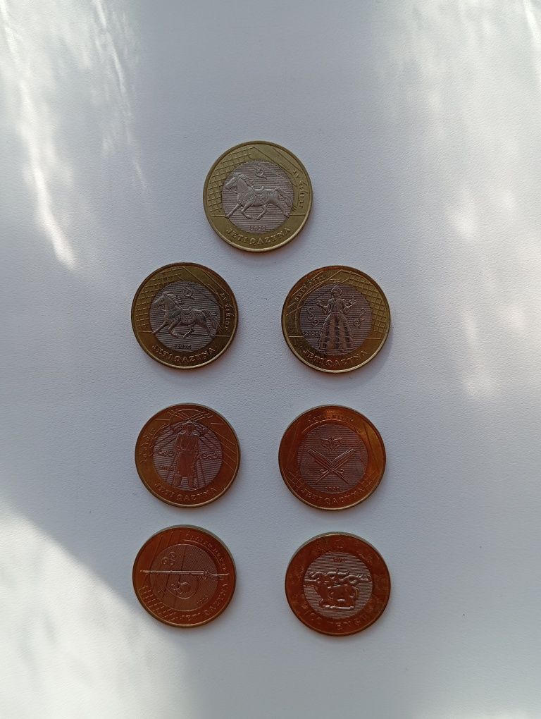 Продам монеты 100 тенге