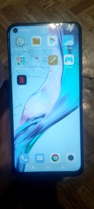 Редми нот 9 64 Гб экран треснут на работу не влияет