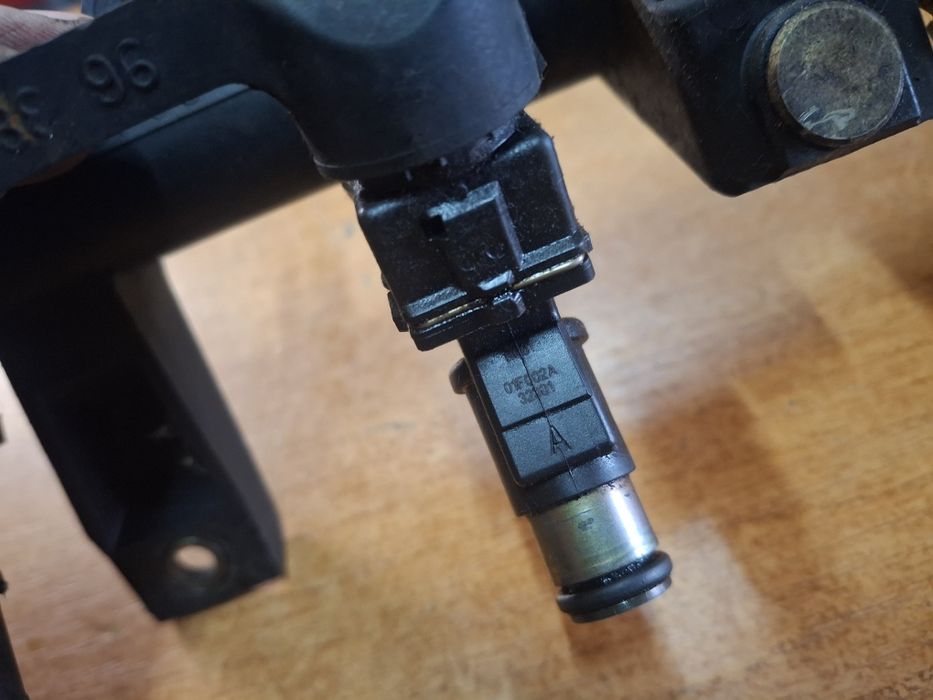 Injectoare Peugeot Citroen 1.4 Benzina +rampă