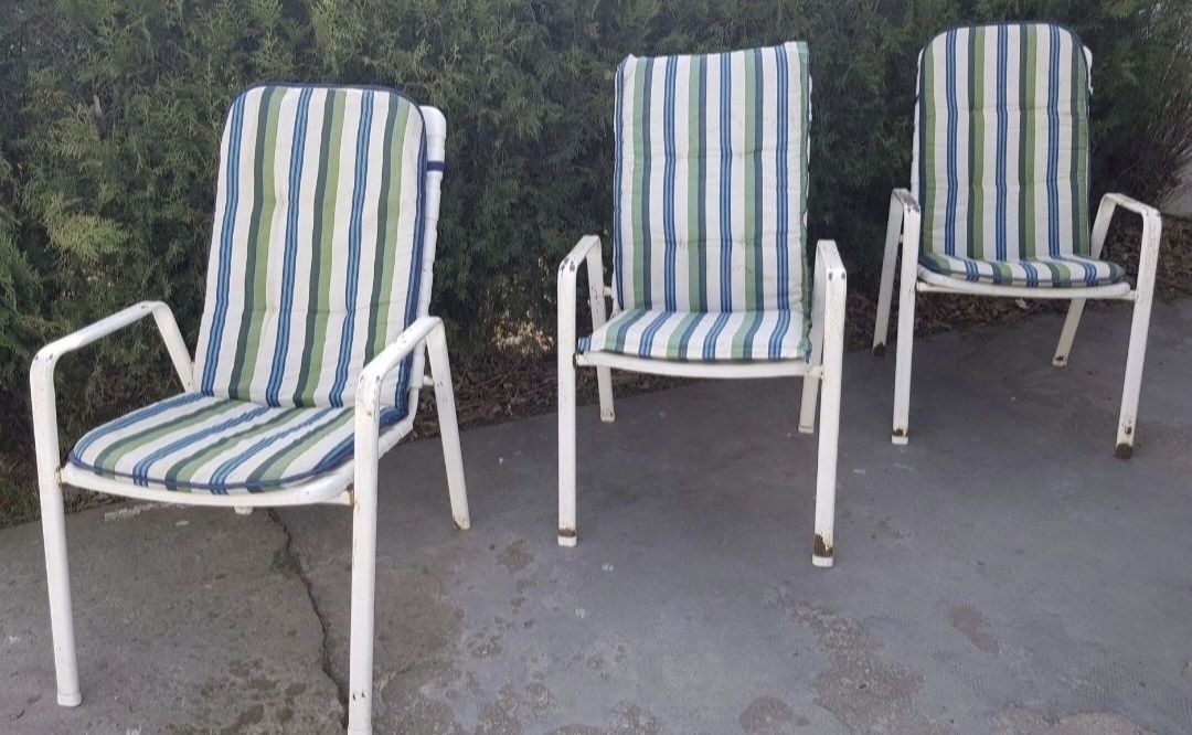 3 Scaune ideale pentru gradină & terasă(balcon)+ 3 perne 

- Sunt din