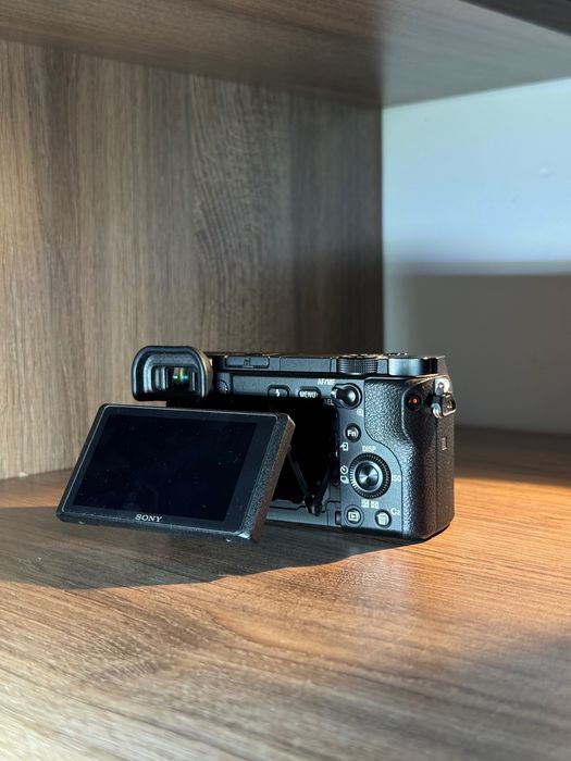 Sony a6400 + Sigma 18-50 f/2.8 DC DN