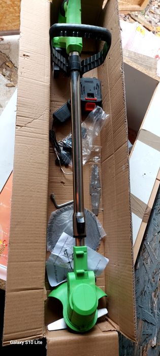 Vând trimer cu baterii