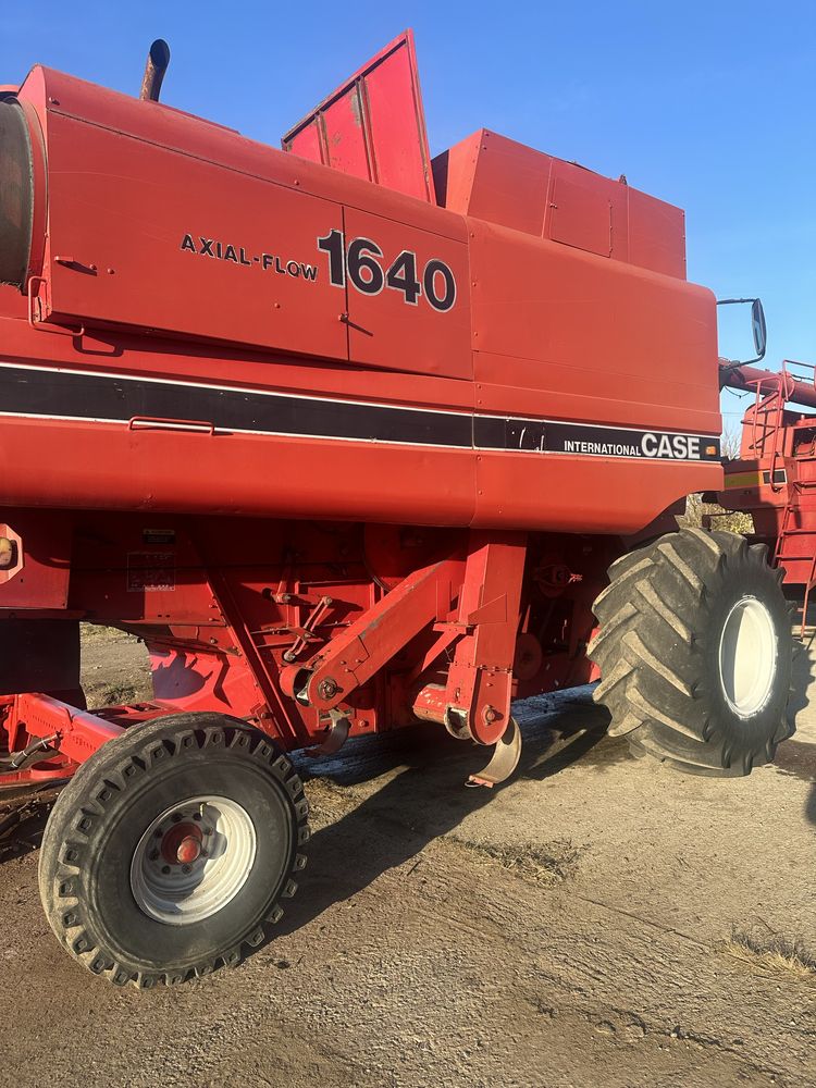 Combina Case IH 1640
