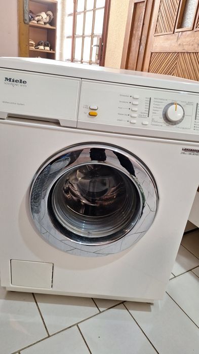 Продавам пералня Miele