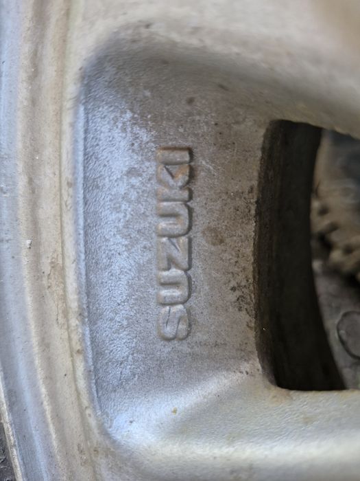 Vând roti 205/70 R15 Suzuki Vitara/Samurai/Jimny cauciuc Iarna