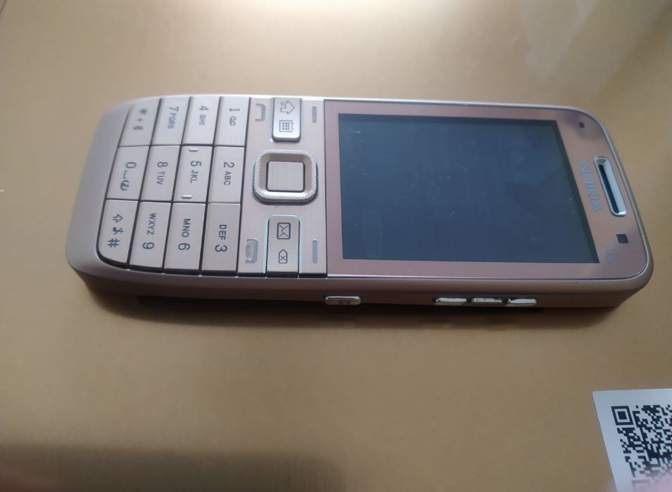 Мобилен телефон Nokia Нокиа E 52 Gold чисто нов 3.2MP640x480 15fps,