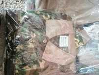 Vand tricouri si pantaloni militari