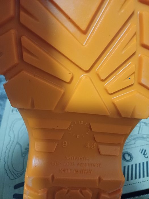 Работни обувки нови!