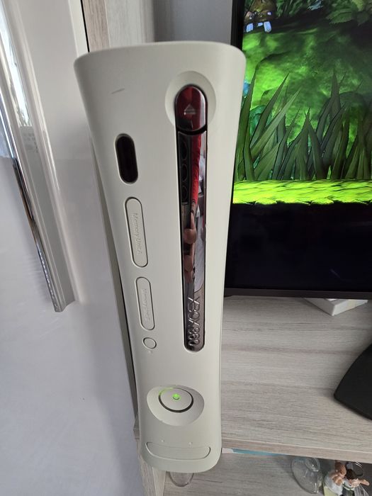 Vând xbox 360 cu 31 de jocuri