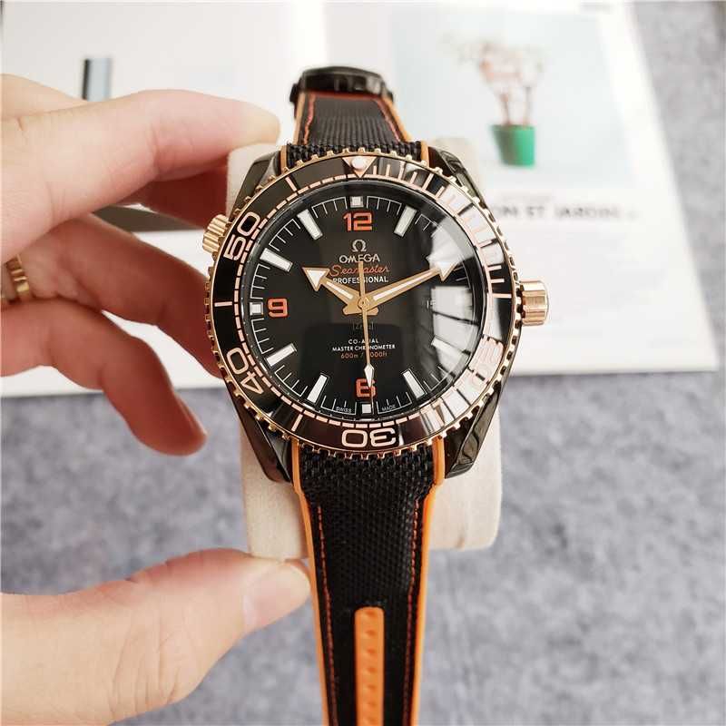 Мъжки часовник OMEGA Seamaster Planet Ocean с автоматичен механизъм