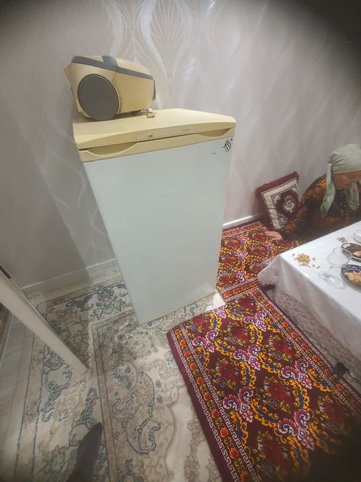 Холодилник сотилади