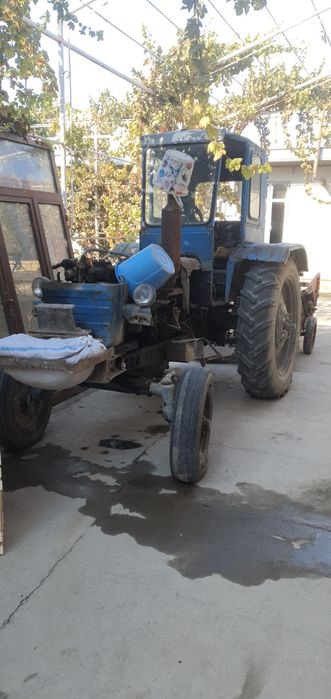 28. Traktor. Sotiladi. Holati alo hamajoyi ishlaydi mator qilingan.