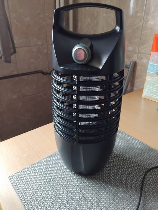 Dispozitiv UV împotriva insectelor