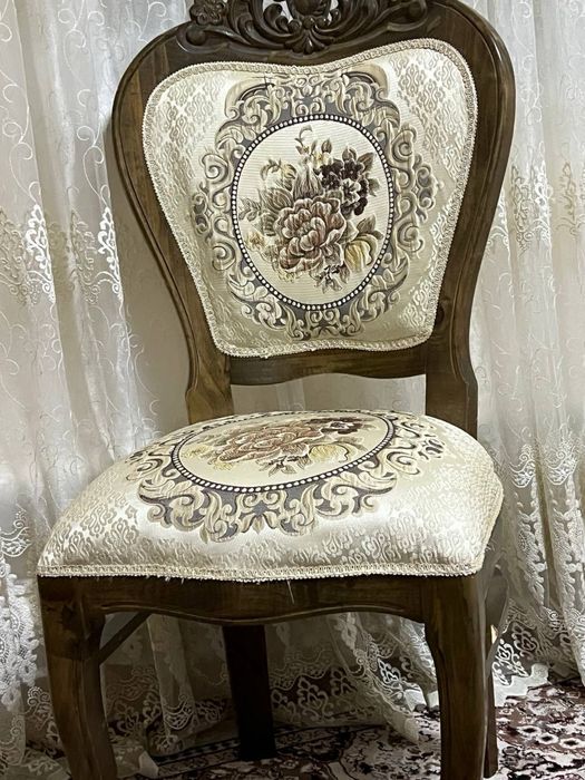 Стол стулла сотилади холати яхши 10 стул