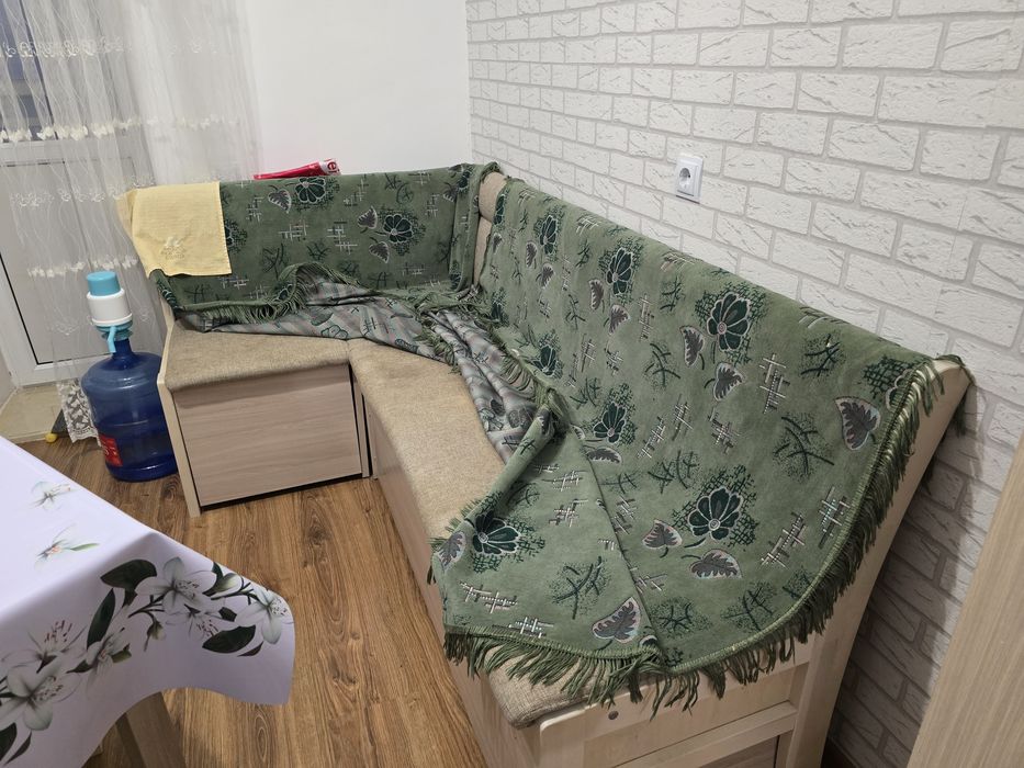 Диван угловой продам