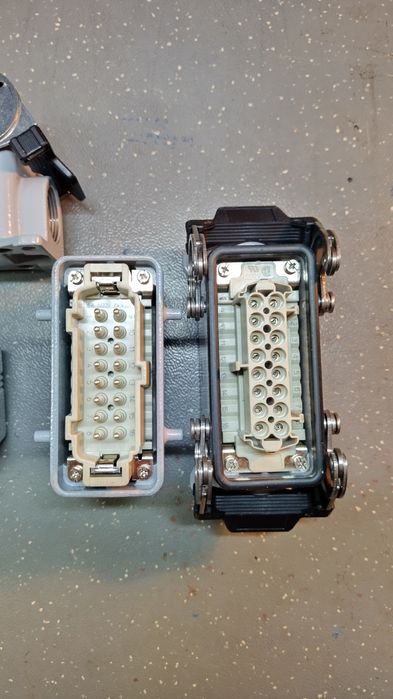 Conector industrial 16 pini