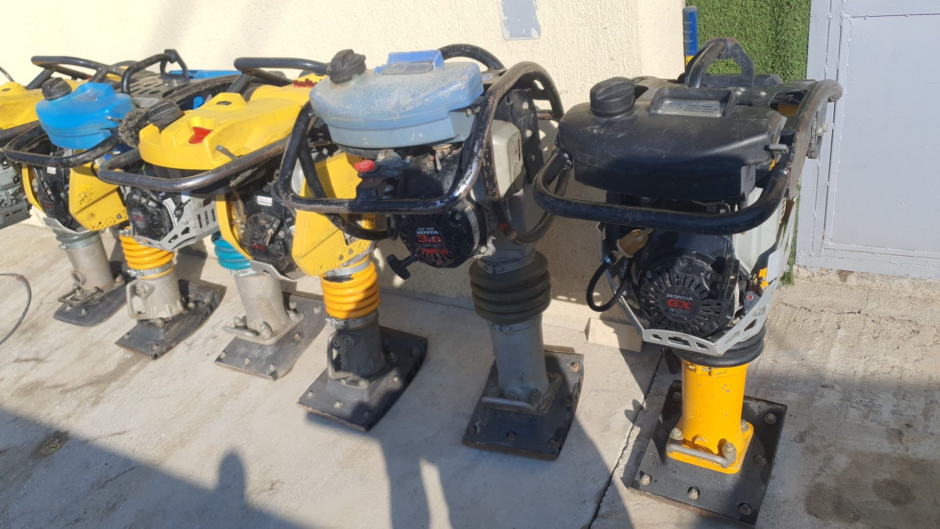 Inchiriez compactor, mai pamant, talpa