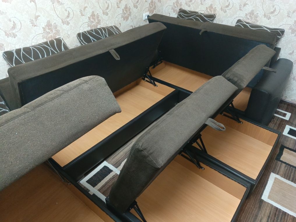 Продаётся диван трансформер, в хорошем состоянии, 5 предметов,