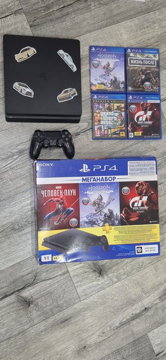 Playstation 4 в хорошом состоянии