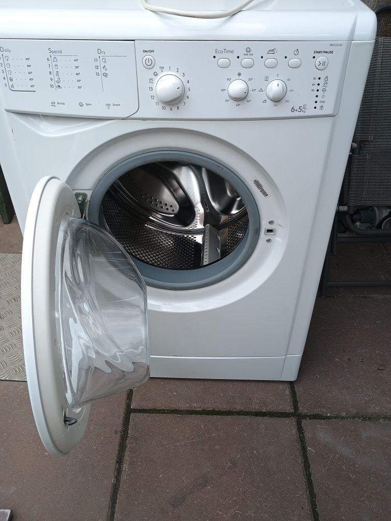 Mașină de spălat Indesit HAWI2