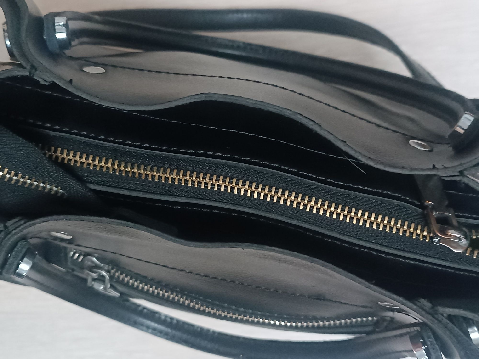 Продам кожаную сумку 28*28