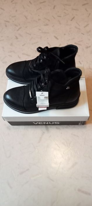 Продам красивые ботинки