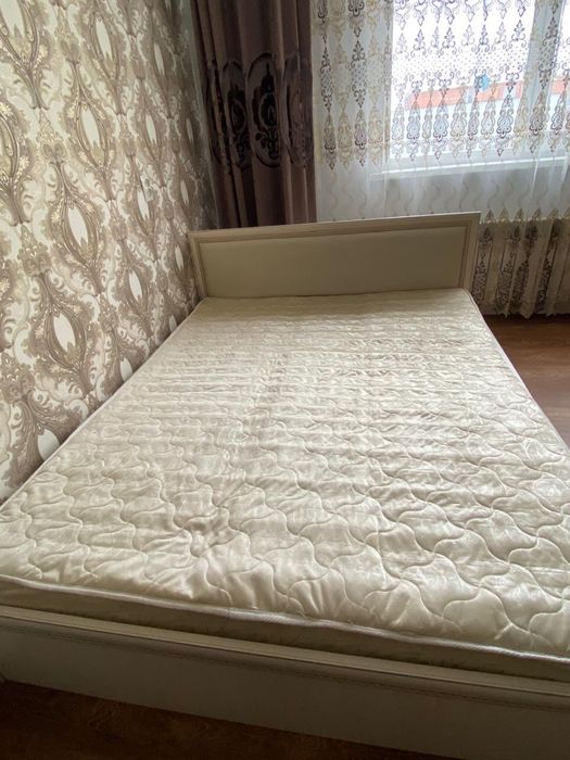 Уютная Кровать с Матрасом Б/У