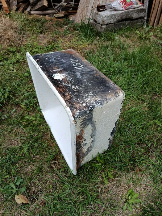 Стара чугунена мивка