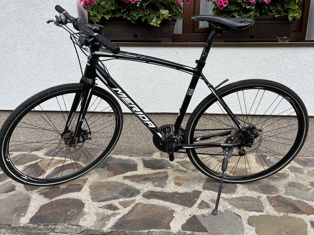 Vând bicicleta Merida Speeder 100