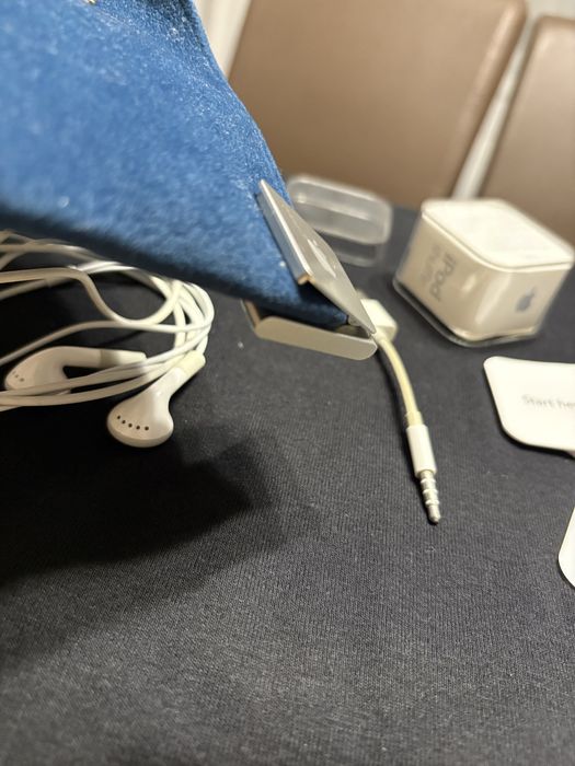 Ipod Shuffle 4th generation 2GB