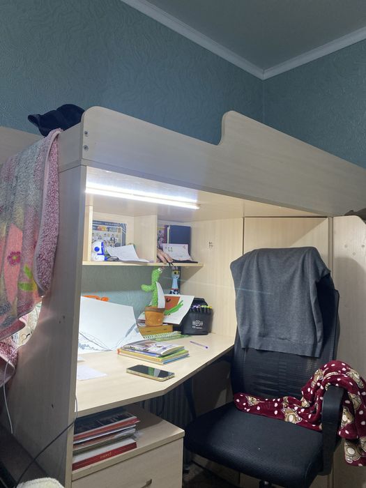 Продаю кровать шкаф