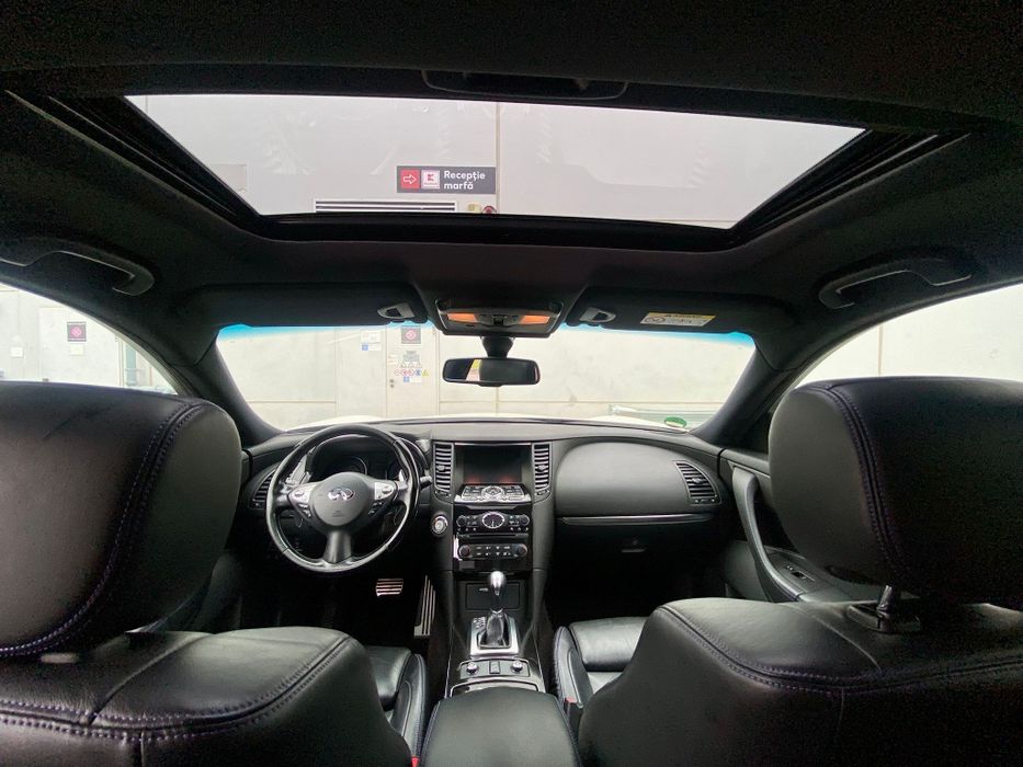 Vând Infiniti QX70