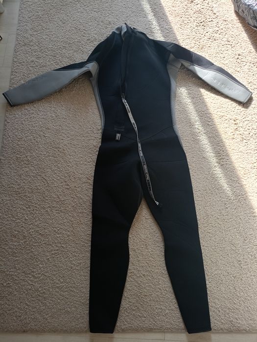 Vând costume de neopren scufundari Seac nou nou,mărimea M