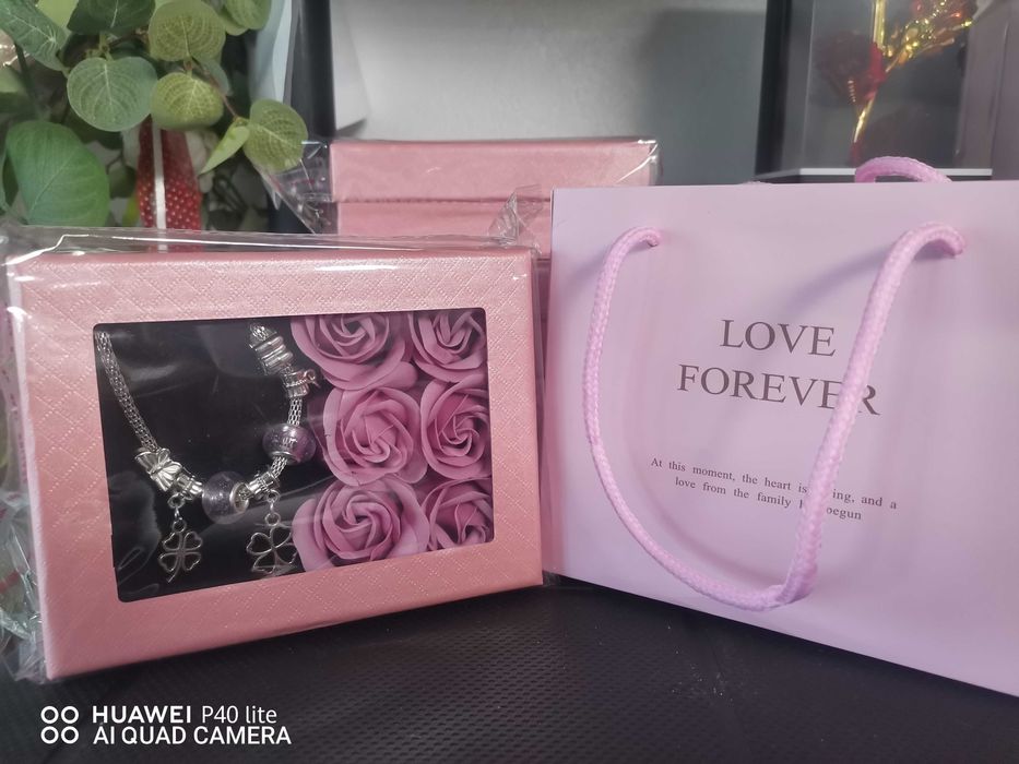 Aranjamente flori diferite.