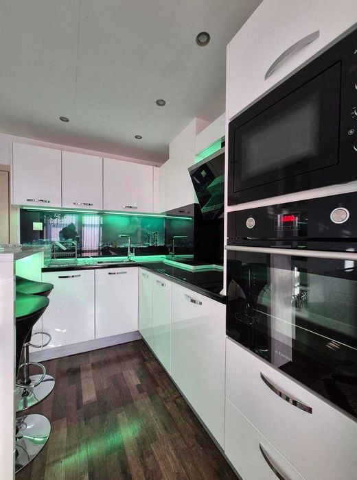 Продава се Тристаен апартамент в Русе, Център - 90 кв.м за 2212 €/кв.м - Снимка #6