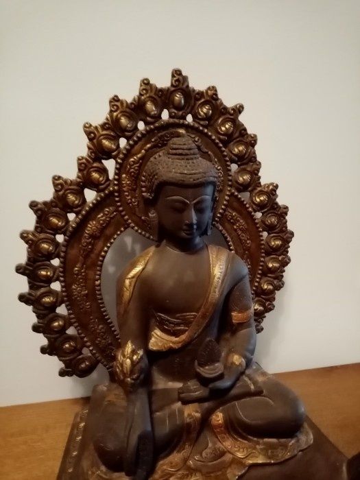 Statueta de dimensiuni impresionante din bronz masiv reprezentând Budd