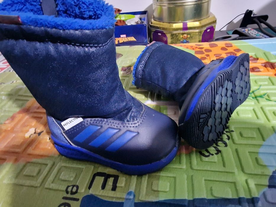 Ghetuțe îmblănite adidas copii