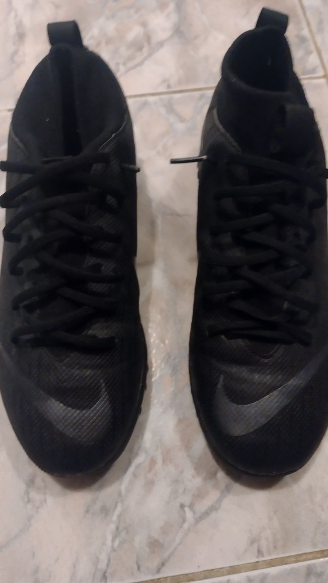 Adidași Nike mercurial