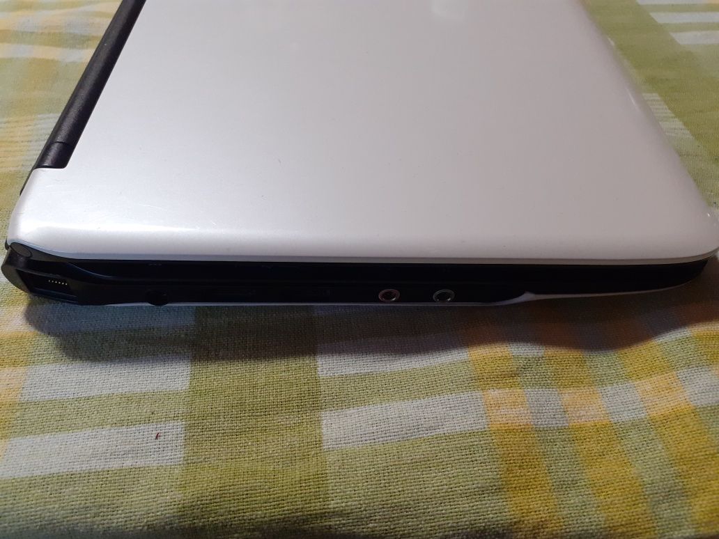 Acer Aspire One ZA3 11.6" UltraSlim Netbook Intel 250G 2GB RAMB WebCam