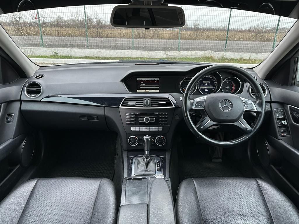 Dezmembrez mercedes w204, c class facelift,bara,capota,usa,aripa,