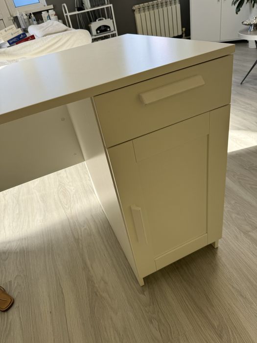 Письменный стол в отличном состоянии