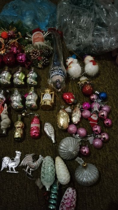Ёлочные игрушки для ёлки.